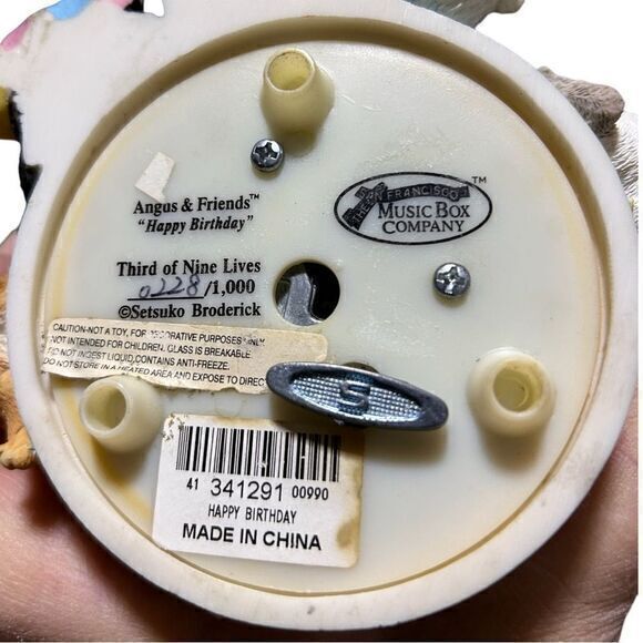 San Francisco Music Box Angus & Friends "Happy Birthday"  Musical Snow‎ Globe - Picture 3 of 3